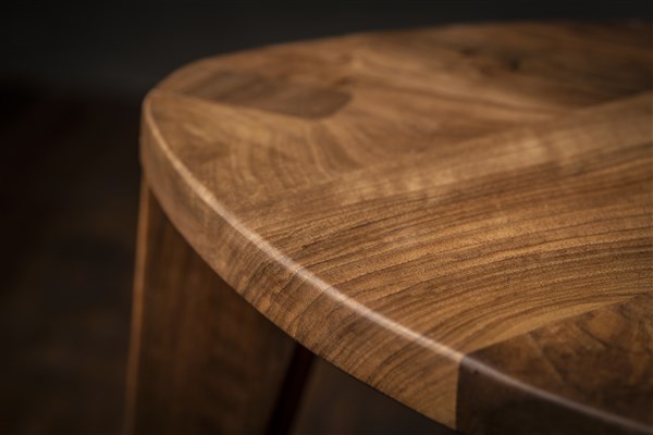 Walnut small (11) Drvena hoklica S30 Orah