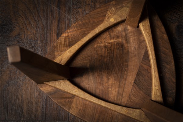 Walnut small (9) Drvena hoklica S30 Orah