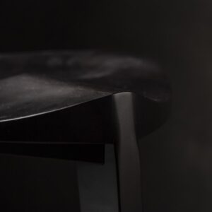 Drvena barska stolica crna