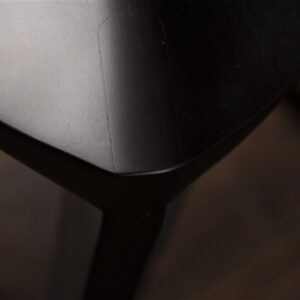 Drvena barska stolica crna