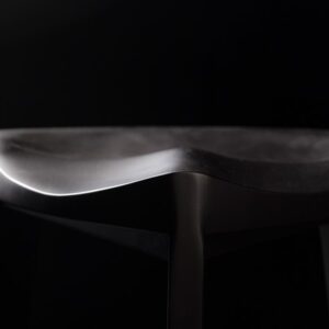 Drvena barska stolica crna