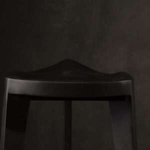 Drvena barska stolica crna