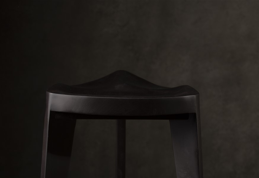 _D7A8546 Drvena barska stolica crna