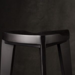 Drvena barska stolica crna