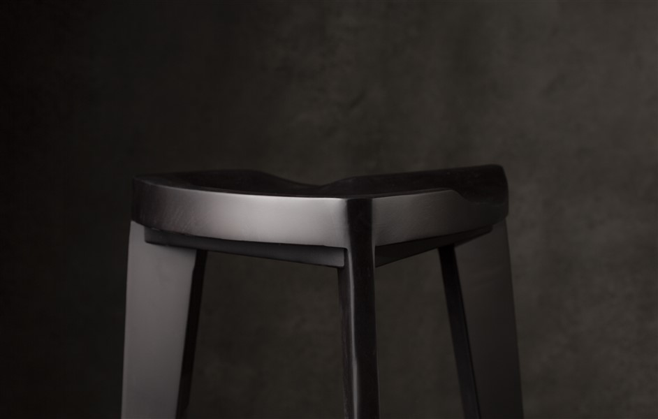 _D7A8547 Drvena barska stolica crna