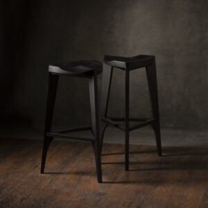 Drvena barska stolica crna