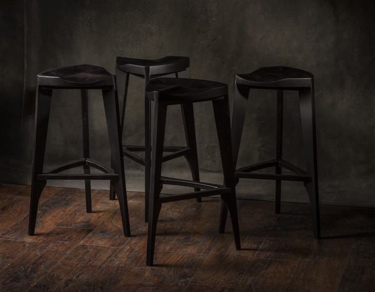 _D7A8558 Drvena barska stolica crna