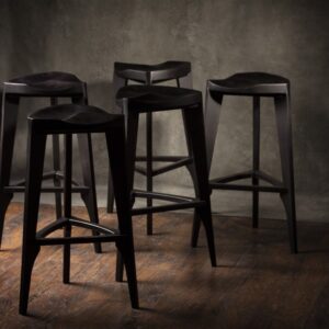 Drvena barska stolica crna