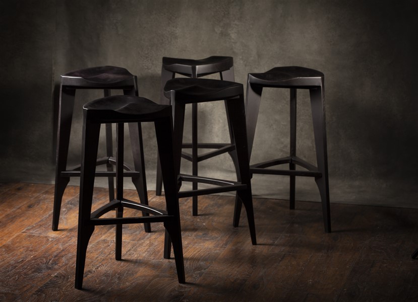 _D7A8561 Drvena barska stolica crna