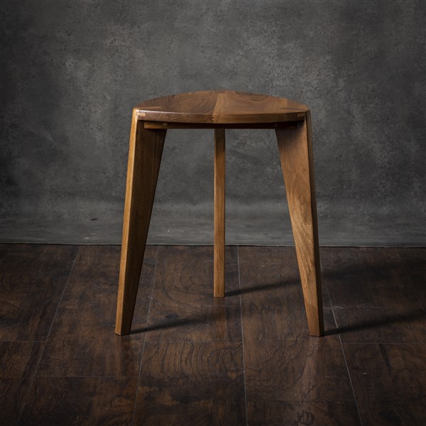 Flat walnut stool (6) Drvena hoklica L45 Orah