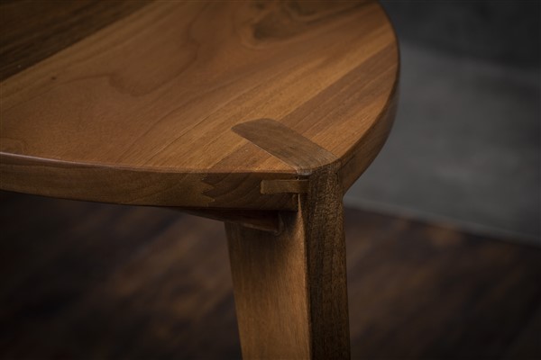 Flat walnut stool (7) Drvena hoklica L45 Orah