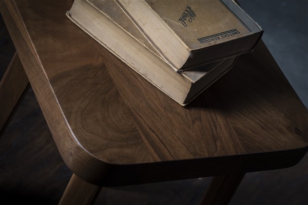 Stolčić za knjige Stolčić za knjige