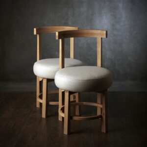 Stolica Luka od hrasta sa okruglim tapaciranim sedištem od vune – Meda Furniture