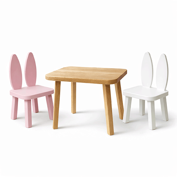 Little-Table-7 Dečiji sto u boji drveta stolica u beloj boji i još jedna stolica u roze boji